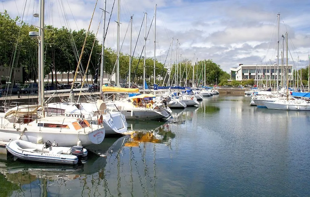 Hotel les Pecheurs Lorient 3*,